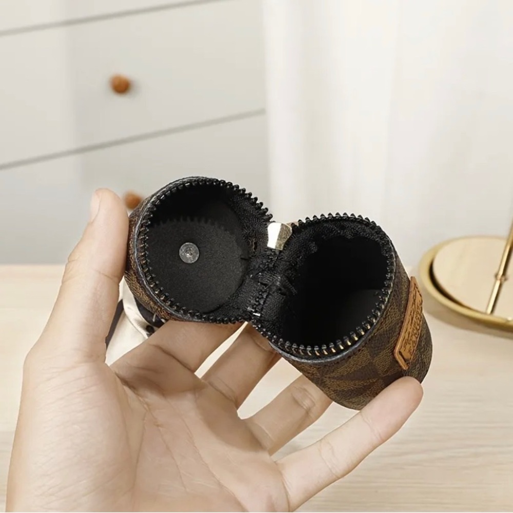 White Fashion Cilinder Bag Keychain - Picture 4 of 4